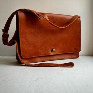 Parker Clay Austin Men's Messenger Bag NEW